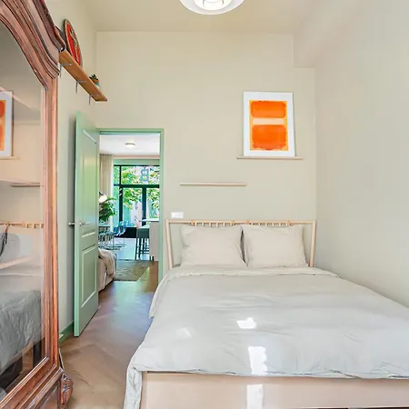 Stylish Next To The Amstel River - Unit B 아파트
